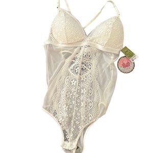 Lingerie bodysuit, cream color, never been worn w/tags. Brand, New Mix, size M/L